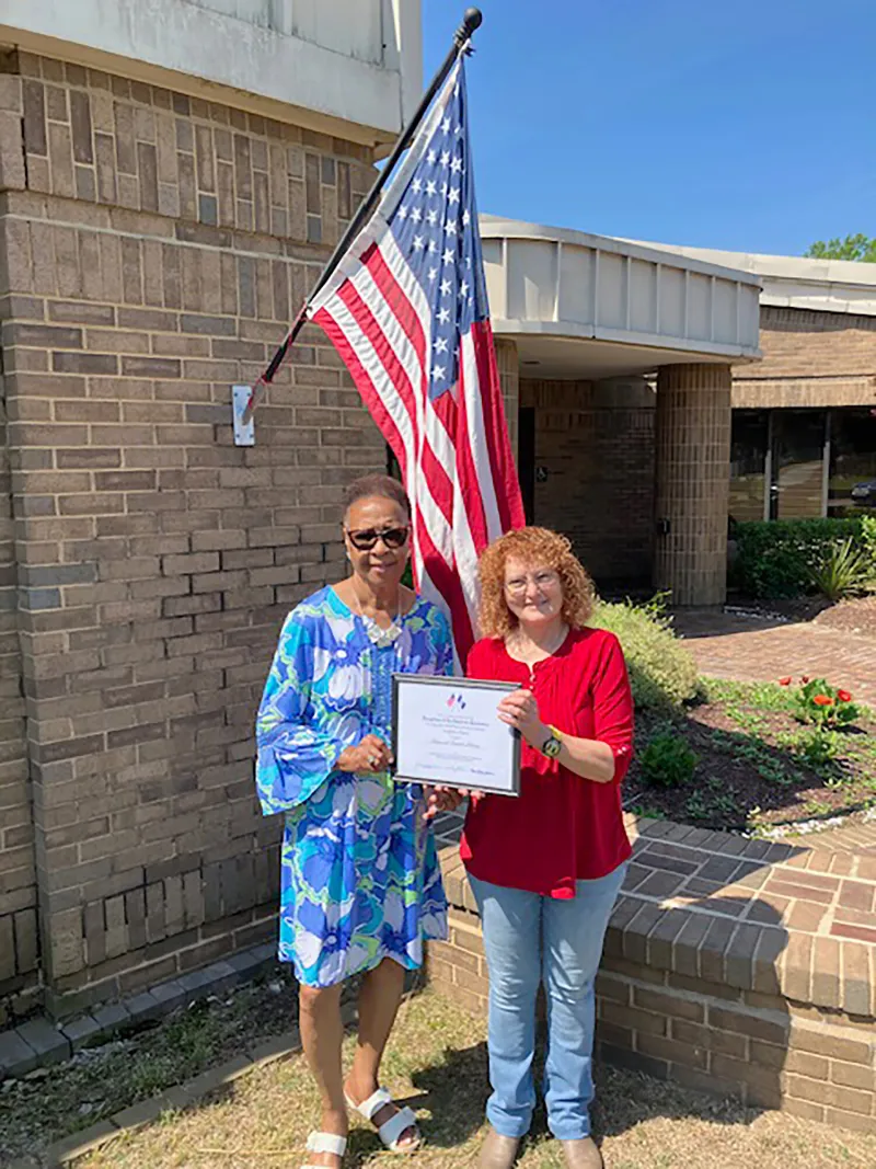 Flag committee awards Sumter library with certificate
