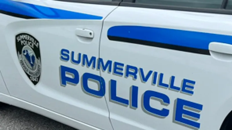 Summerville police search for suspects after Boone Hill Road shooting injures one