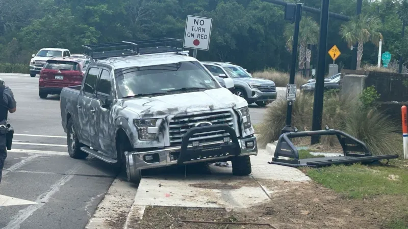 Suspect tried spray-painting car at gas station during chase before Mount Pleasant crash