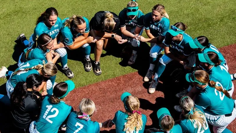 Five Chants Named to Academic All-District Team
