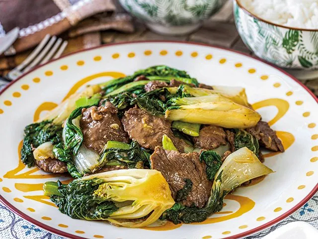 Stir-fried beef and bok choy