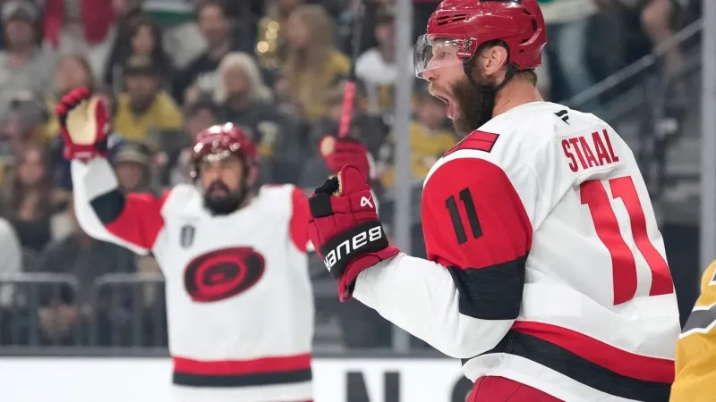 Stanley Cup Final swings again: Hurricanes win 5-3 to make series 2-2 with Golden Knights