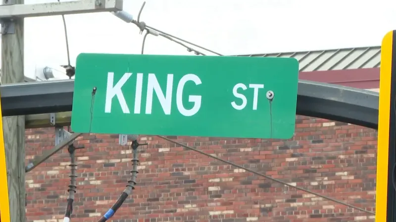 Charleston considers changes to downtown street vendor locations