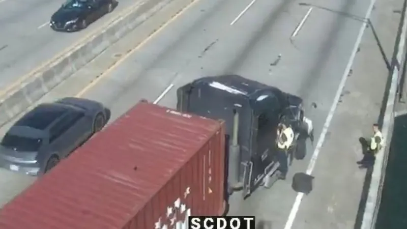 Semitruck crash blocks right lanes on I-526 westbound before Don Holt bridge