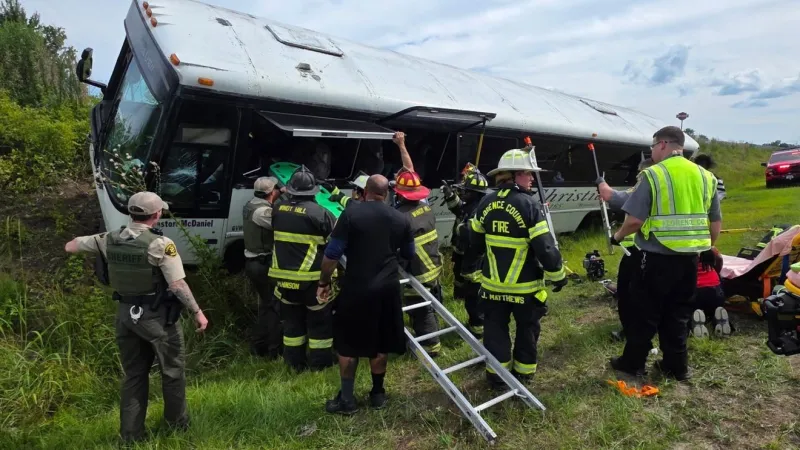 Multiple people injured after tour bus crash near Florence Buc-ee's