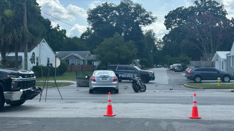 Road reopened after crash with injuries shut down North Rhett Avenue at Sherwood Street