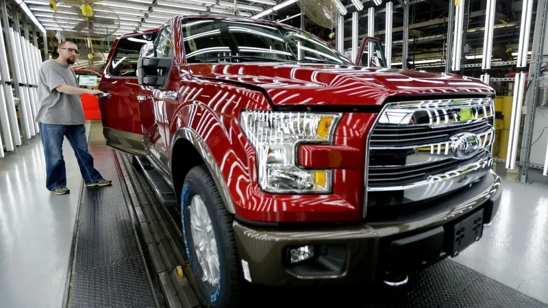 Pedestrian dies after being struck by Ford F-150 in Clarendon Co.