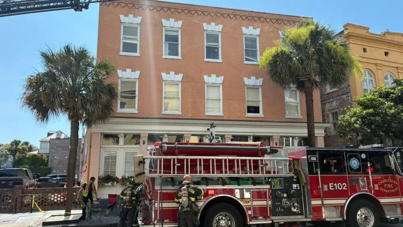 Firefighters respond to report of smoke inside downtown Charleston restaurant