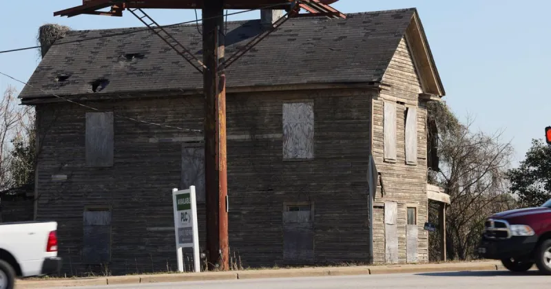 Vacant home to make way for Florence fuel pump