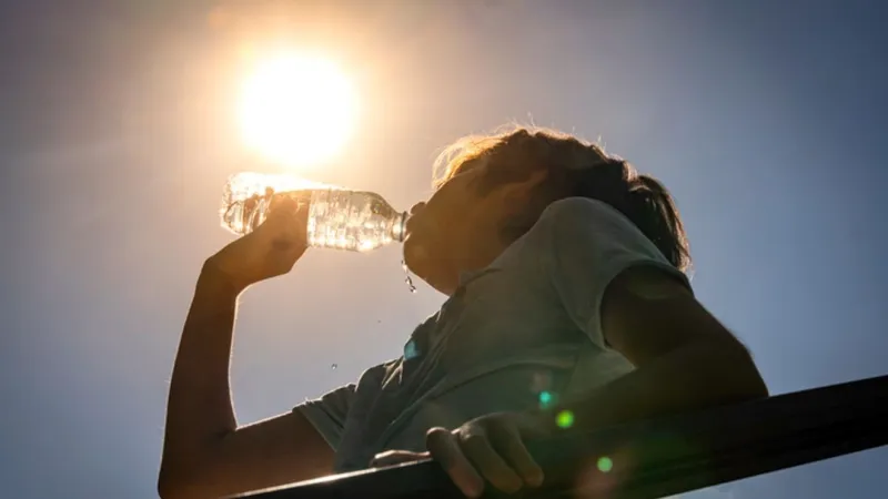 Heat poses weekend danger; experts urge self-monitoring to prevent heat stroke