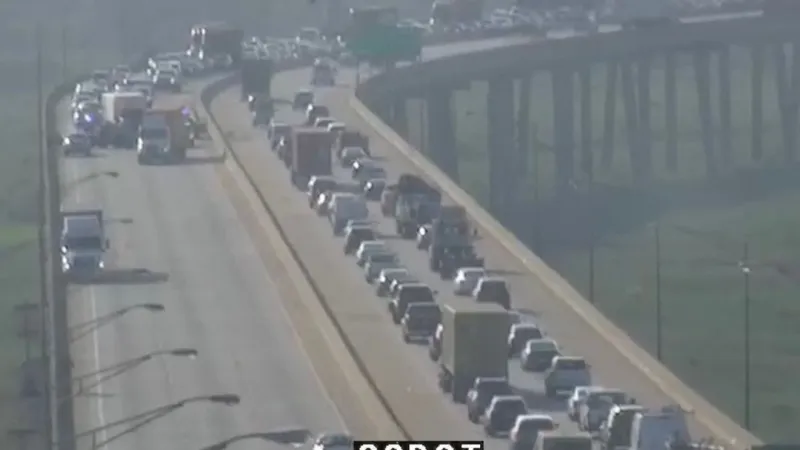 All lanes reopened after multi vehicle crash blocked I-526 westbound near Don Holt Bridge