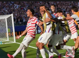 U.S. beats Bosnia-Herzegovina 2-0 to advance to round of 16 and keep its World Cup dreams alive