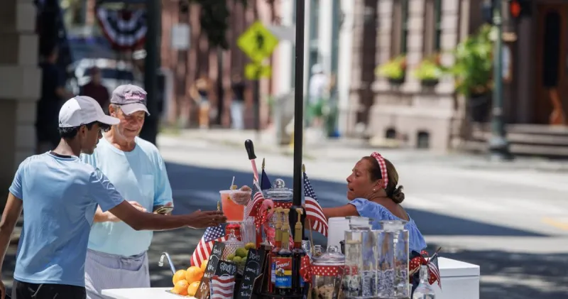 Charleston's street vendor spots are a hot commodity. The city could make them bid over where to go.