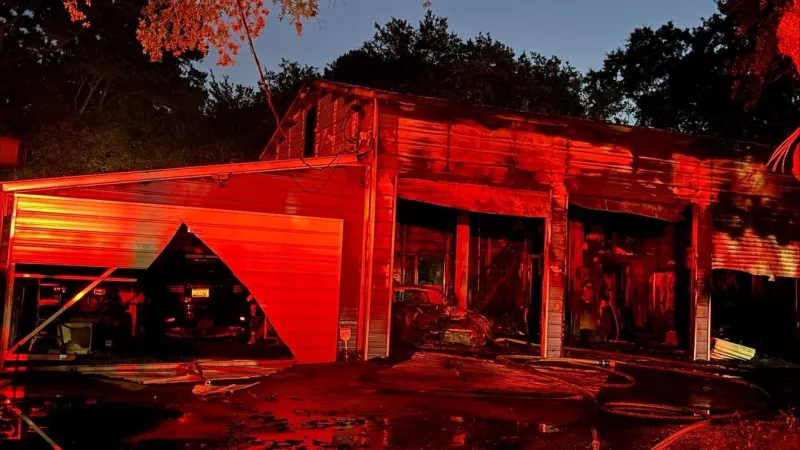 Fire crews respond to structure fire in West Ashley, firefighter suffers minor injury