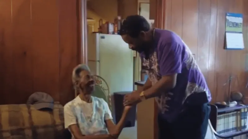 Lowcountry heat wave: Project Cool Breeze delivers free AC to 102-year-old senior