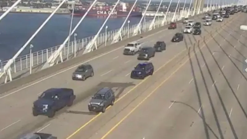Crash shuts left northbound lane on Arthur Ravenel Bridge; major backups reported