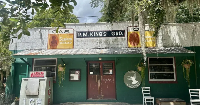 'An actual hidden gem': Charleston-area general store with barbecue is a wonderful throwback