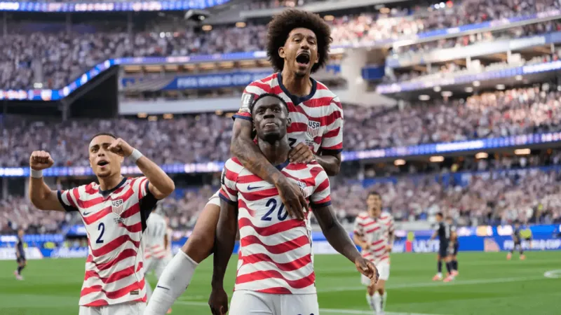 USA cruises past Paraguay in World Cup opener