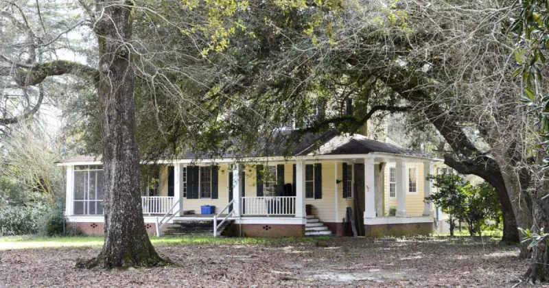 FACES & PLACES/DAY 29: Houser residence served as tavern, horse-changing station