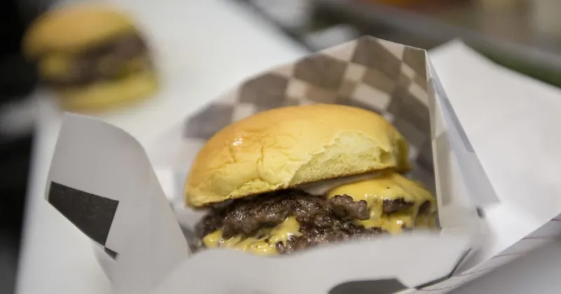 2 smashburger pop-ups hit the streets in Charleston. One is back after a 5-year hiatus.