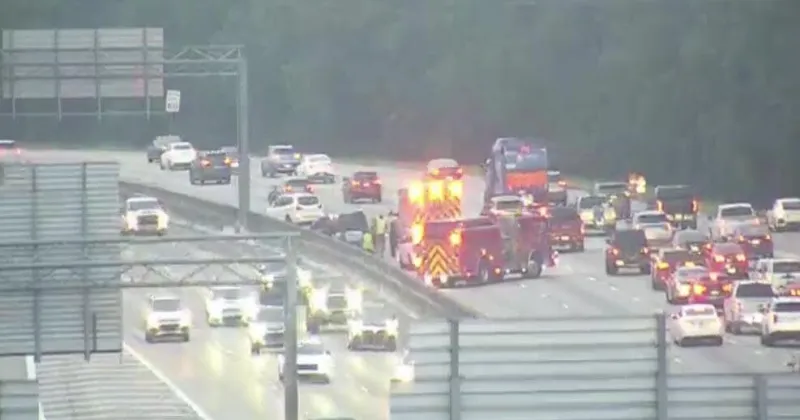Crash closes 2 lanes of Interstate 26 eastbound in North Charleston