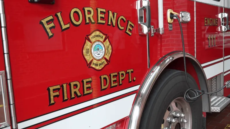 2 people injured after crash, Hwy 378 closed in Florence Co.