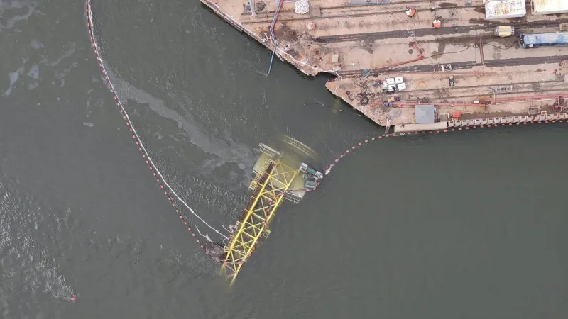 Safety zone stays as Coast Guard continues work on submerged crane in Cooper River