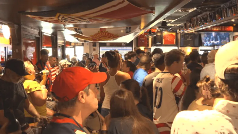 Fans pack local pub for US World Cup match