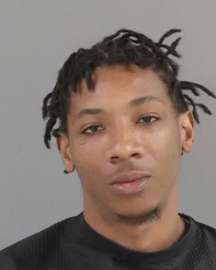 Man abandons children in vehicle after chase ends in crash; Sumter deputies searching for suspect