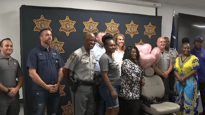 Charleston County sheriff's captain gifts mobility aid to woman battling stage 4 cancer