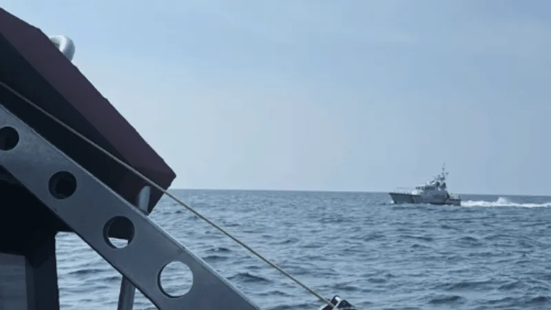 Two boaters rescued 25 miles offshore near Little River