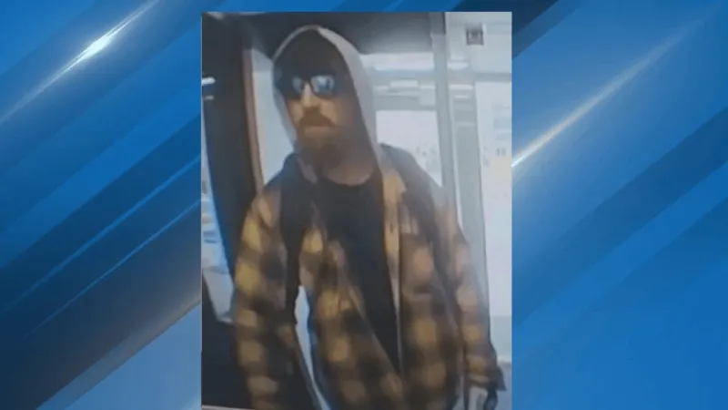 Man demands cash at North Charleston credit union, flees before officers arrive