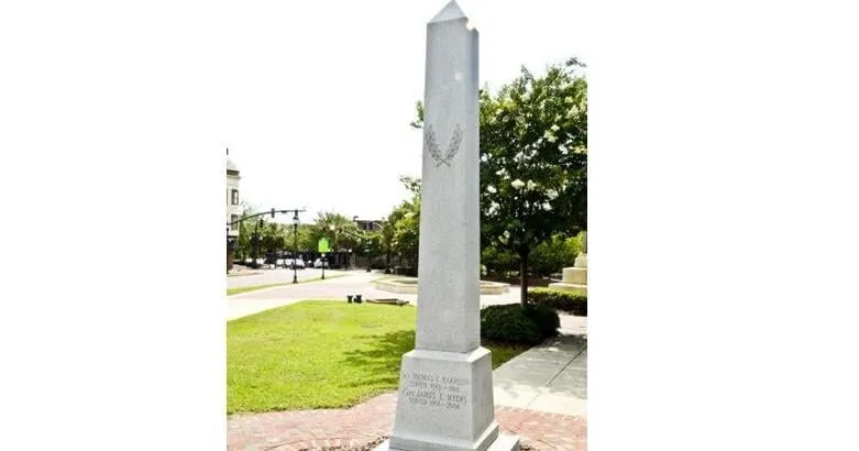 Plaza monument honors police sacrifice