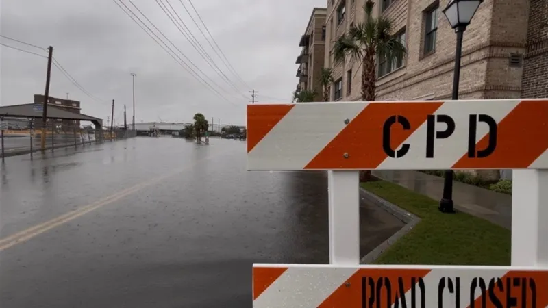 Charleston crews prepare for possible flooding as rain moves into the Lowcountry