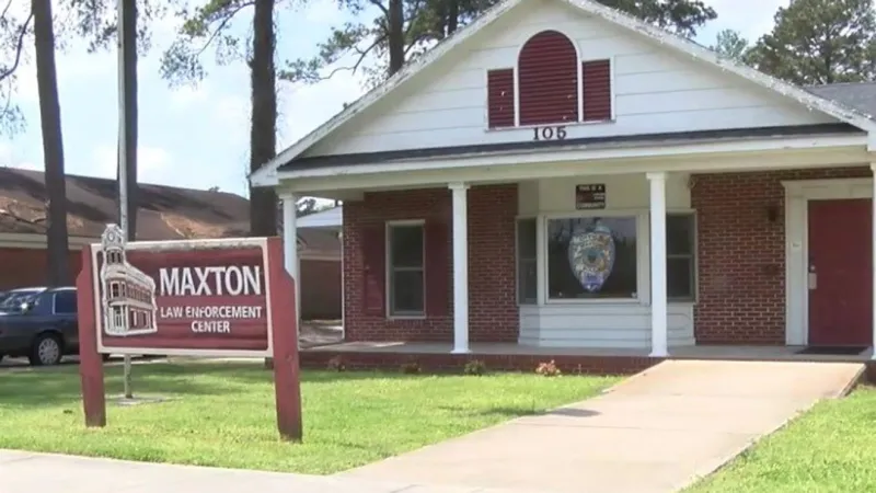 Gas leak prompts overnight road closures in Maxton