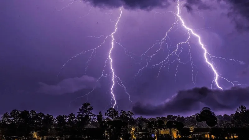 Tracking potential for strong thunderstorms tonight across Pee Dee, Border Belt