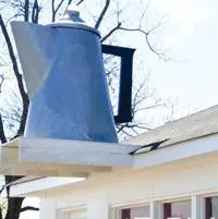 Giant coffee pot stirs memories of 301's heyday