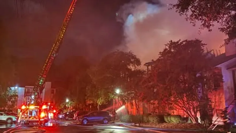 Early morning apartment building fire leaves nearly two dozen displaced in West Ashley