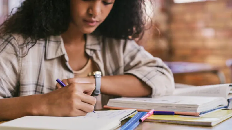 Experts share college and financial aid help as back-to-school puts pressure on seniors