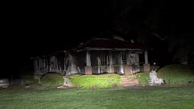 One dead in Thursday night West Ashley house fire