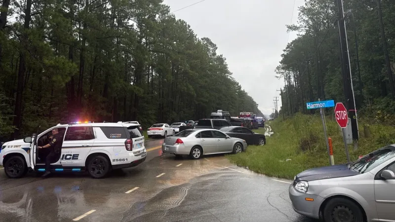 Deputies search for suspects following chase