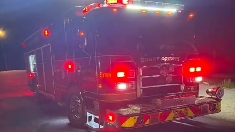 3 hospitalized after single-vehicle crash on Old Hwy 31