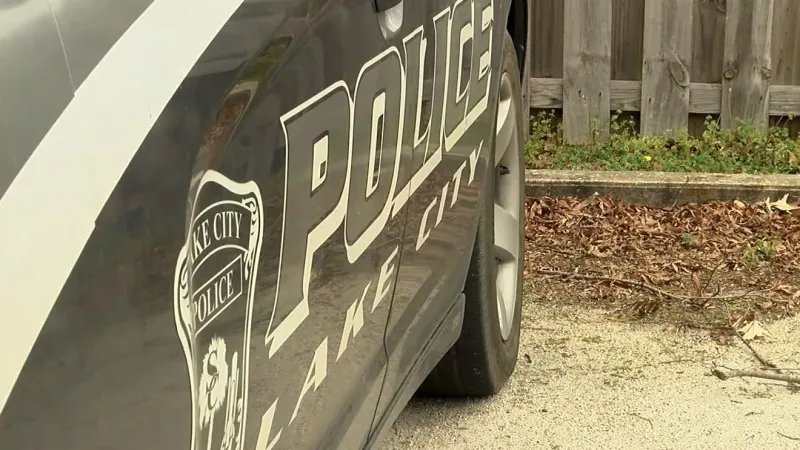 17-year-old arrested after Lake City T-Mobile burglary, police say