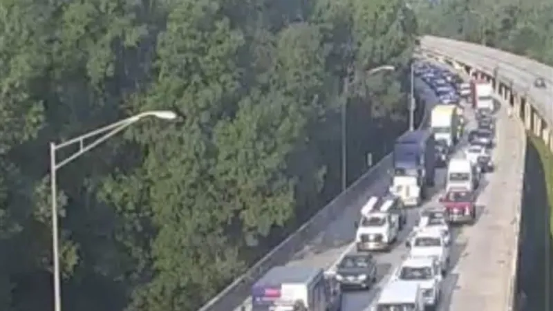 All lanes reopened on I-526 at Virginia Avenue after Thursday morning incident