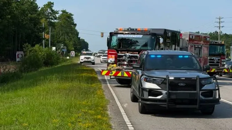 4 vehicle crash blocks northbound Hwy 17 Bypass