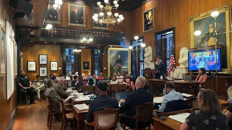 Charleston city council considers bid contracts to regulate downtown mobile food vendors