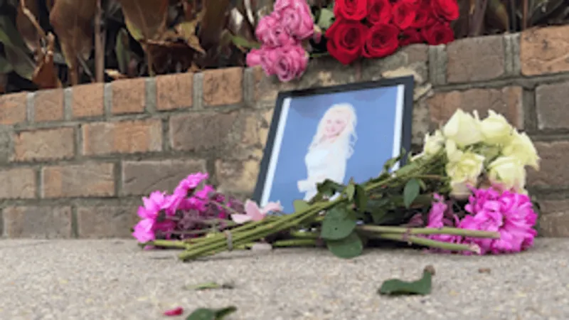 Grand Strand mourns Dolly Parton, Myrtle Beach attractions honor her legacy