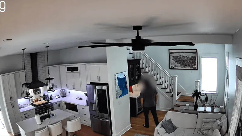 Suspect's condition unknown after second-story leap following Charleston burglary attempt