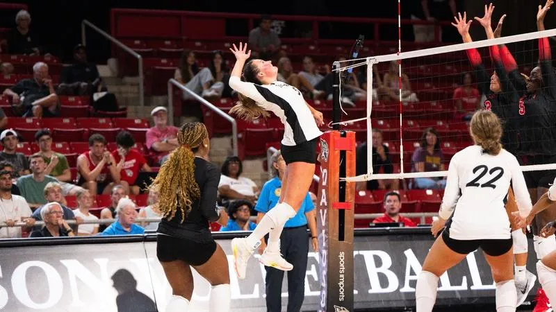 Bennett Shines with Career-High 22 Kills, Eagles Lose Thriller in Five Against Davidson