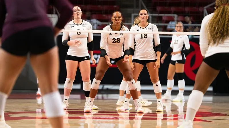 Volleyball Earns 3-0 Sweep Over Winthrop in Season Opener